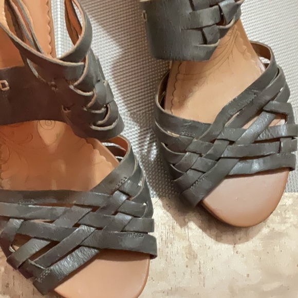 Dark gray leather woven wedge Sandal - Picture 3 of 7